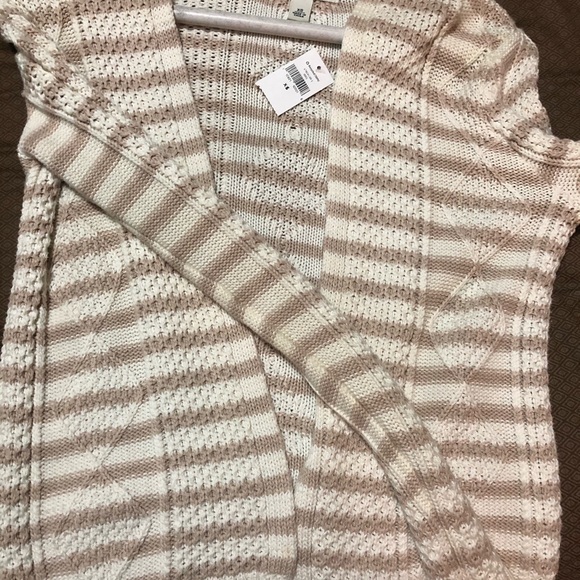 Sweater - Picture 6 of 7